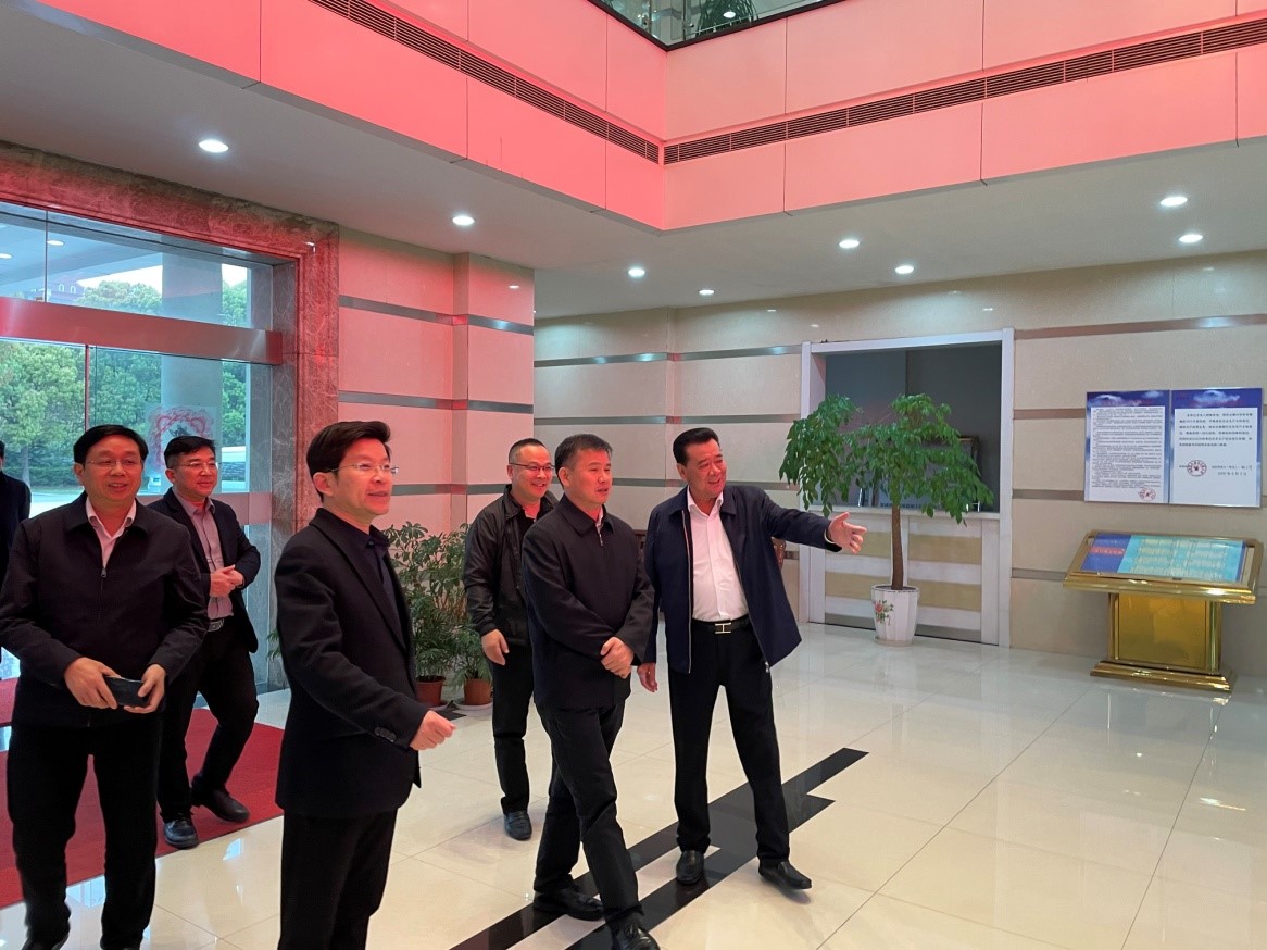 廣西河池市政協副主席、東蘭縣委書記黃賢昌率團蒞臨我公司調研指導
